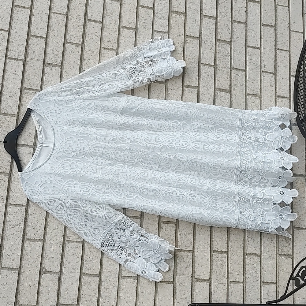White Lace Dress - Picture 4 of 9